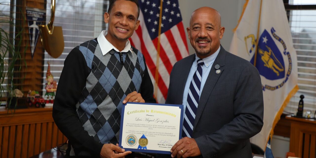 REGIDOR DE NAGUA LUIS MIGUEL GONZÁLES ES RECONOCIDO EN LAWRENCE MASSACHUSETTS