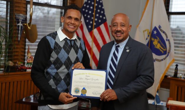 REGIDOR DE NAGUA LUIS MIGUEL GONZÁLES ES RECONOCIDO EN LAWRENCE MASSACHUSETTS